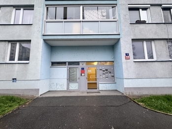 Dům vchod - Pronájem bytu 3+kk v osobním vlastnictví 60 m², Praha 8 - Bohnice