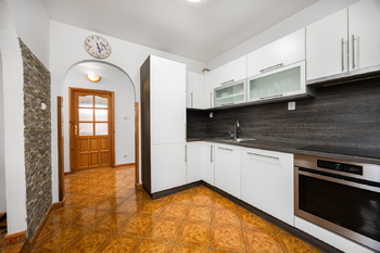 Prodej domu 240 m², Nučice