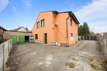 Prodej domu 240 m², Nučice