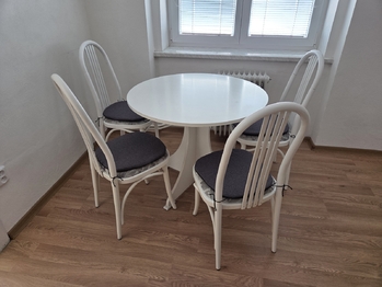 Kuchyně - jídelní stůl - Pronájem bytu 3+1 v osobním vlastnictví 73 m², Písek