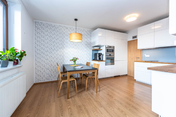 Prodej bytu 3+kk v osobním vlastnictví 97 m², Praha 10 - Hostivař