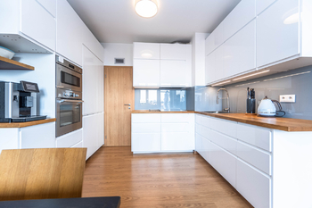 Prodej bytu 3+kk v osobním vlastnictví 97 m², Praha 10 - Hostivař