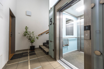 Prodej bytu 3+kk v osobním vlastnictví 97 m², Praha 10 - Hostivař