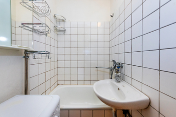 Prodej bytu 1+kk v osobním vlastnictví 37 m², Praha 9 - Prosek