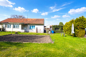 Prodej pozemku 990 m², Pardubice