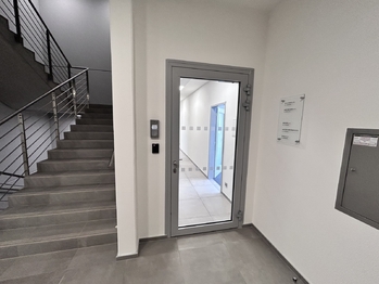 Pronájem kancelářských prostor 200 m², Praha 9 - Vysočany