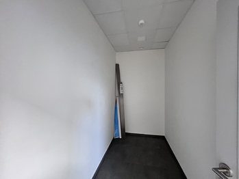 Pronájem kancelářských prostor 200 m², Praha 9 - Vysočany