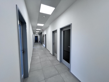 Pronájem kancelářských prostor 200 m², Praha 9 - Vysočany