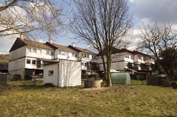 pohled přes zahradu - Prodej nájemního domu 792 m², Sobotín 