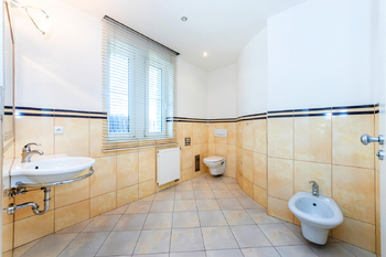 Prodej kancelářských prostor 433 m², Praha 10 - Benice