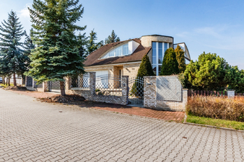 Prodej kancelářských prostor 433 m², Praha 10 - Benice