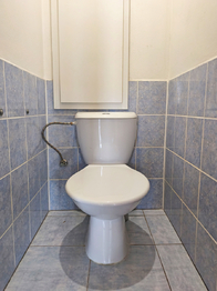 Samostatná toaleta. - Prodej bytu 3+1 v družstevním vlastnictví 76 m², Neratovice