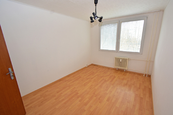 Samostatná ložnice / dětský pokoj.  - Prodej bytu 3+1 v družstevním vlastnictví 76 m², Neratovice