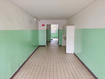 Vstupní chodba do budovy. - Prodej bytu 3+1 v družstevním vlastnictví 76 m², Neratovice