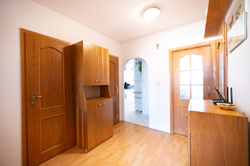 Předsíň - Prodej bytu 4+1 v osobním vlastnictví 96 m², Praha 9 - Vinoř