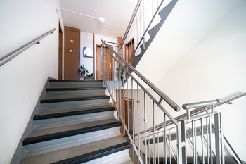 Společné prostory - Prodej bytu 4+1 v osobním vlastnictví 96 m², Praha 9 - Vinoř