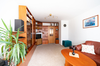 Obývací popkoj - Prodej bytu 4+1 v osobním vlastnictví 96 m², Praha 9 - Vinoř