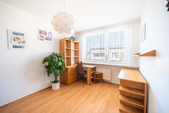 Pokoj 2 - Prodej bytu 4+1 v osobním vlastnictví 96 m², Praha 9 - Vinoř