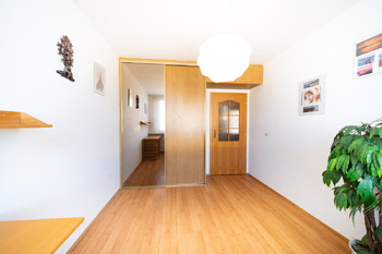 Pokoj 2 - Prodej bytu 4+1 v osobním vlastnictví 96 m², Praha 9 - Vinoř