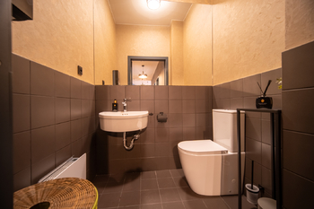 Toaleta pro klienty - Pronájem komerčního prostoru 20 m², Praha 1 - Staré Město