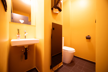 Toaleta pro personál - Pronájem komerčního prostoru 20 m², Praha 1 - Staré Město