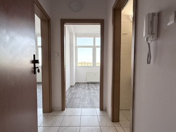 Vchod do bytu - Pronájem bytu 2+kk v osobním vlastnictví 36 m², Zruč nad Sázavou
