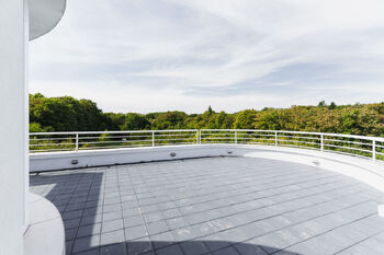 Prodej exkluzivní neofunkcionalistické vily Praha 20 min - Prodej domu 323 m², Podlešín