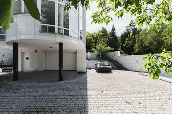 Prodej exkluzivní neofunkcionalistické vily Praha 20 min - Prodej domu 323 m², Podlešín