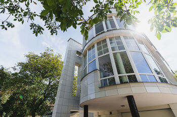 Prodej exkluzivní neofunkcionalistické vily Praha 20 min - Prodej domu 323 m², Podlešín