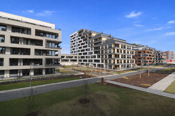 Výhled z bytu - Pronájem bytu 2+kk v osobním vlastnictví 63 m², Praha 9 - Hloubětín