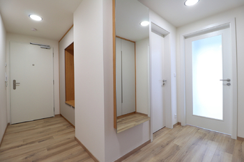 Předsíň - Pronájem bytu 2+kk v osobním vlastnictví 63 m², Praha 9 - Hloubětín