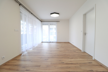 Obývací pokoj - Pronájem bytu 2+kk v osobním vlastnictví 63 m², Praha 9 - Hloubětín
