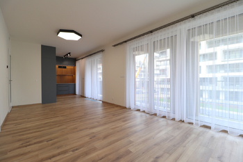 Obývací pokoj + kk - Pronájem bytu 2+kk v osobním vlastnictví 63 m², Praha 9 - Hloubětín