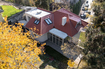 Prodej luxusního viladomu, Praha 10 – Záběhlice, u Hamerského rybníka - Prodej domu 462 m², Praha 10 - Záběhlice