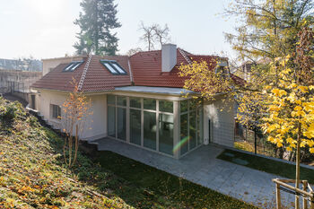 Prodej luxusního viladomu, Praha 10 – Záběhlice, u Hamerského rybníka - Prodej domu 462 m², Praha 10 - Záběhlice