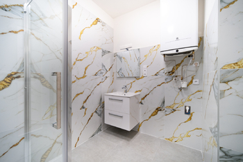 Koupelna - Pronájem bytu 2+kk v osobním vlastnictví 44 m², Praha 8 - Libeň