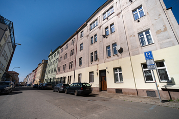 Pohled z ulice - Pronájem bytu 2+kk v osobním vlastnictví 44 m², Praha 8 - Libeň