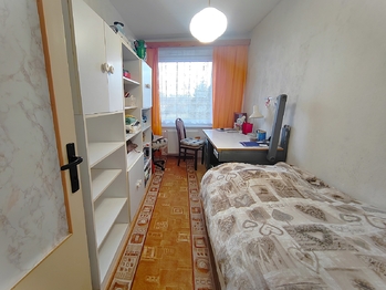Pokoj - dětský pokoj/pracovna - Prodej bytu 3+1 v osobním vlastnictví 84 m², Bruntál