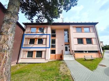 Okna - obývací pokoj - Prodej bytu 3+1 v osobním vlastnictví 84 m², Bruntál 