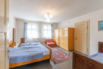 Ložnice v patře - Prodej domu 190 m², Zlatá Olešnice