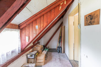 Úložný prostor v patře - Prodej domu 190 m², Zlatá Olešnice