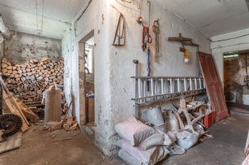 Suterén se vstupem na zahradu - Prodej domu 190 m², Zlatá Olešnice