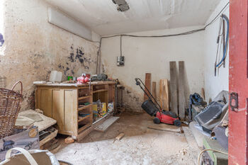 Suterén se vstupem na zahradu - Prodej domu 190 m², Zlatá Olešnice