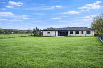 Prodej pozemku 988 m², Kostelec nad Černými lesy