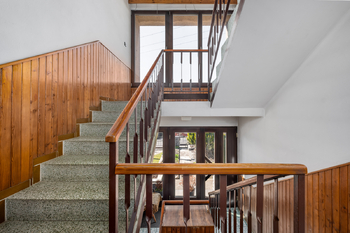 schodiště - Prodej domu 280 m², Rudolfov