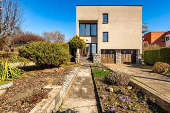 hlavní vchod - Prodej domu 280 m², Rudolfov