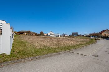 Prodej pozemku 1176 m², Třebíč