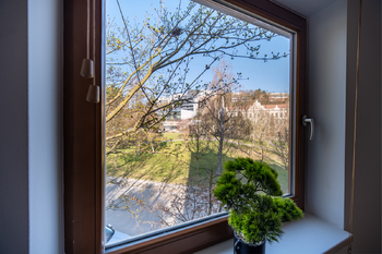 VÝHLED DO ZELENĚ - Pronájem bytu 1+1 v osobním vlastnictví 43 m², Praha 5 - Radlice