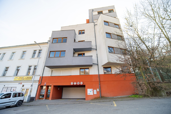 BYTOVÝ DŮM PECHLÁTOVA - Pronájem bytu 1+1 v osobním vlastnictví 43 m², Praha 5 - Radlice