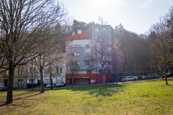 BYTOVÝ DŮM PECHLÁTOVA  - Pronájem bytu 1+1 v osobním vlastnictví 43 m², Praha 5 - Radlice